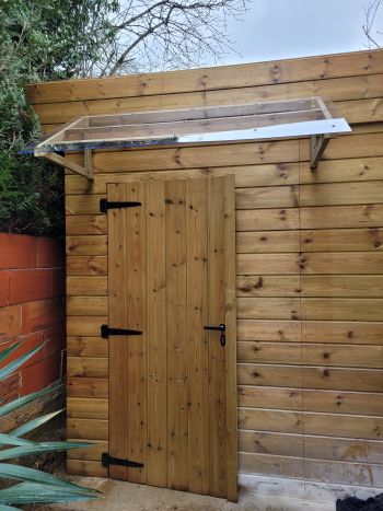 Fabrication et pose petite marquise en pin - Alex Home Services